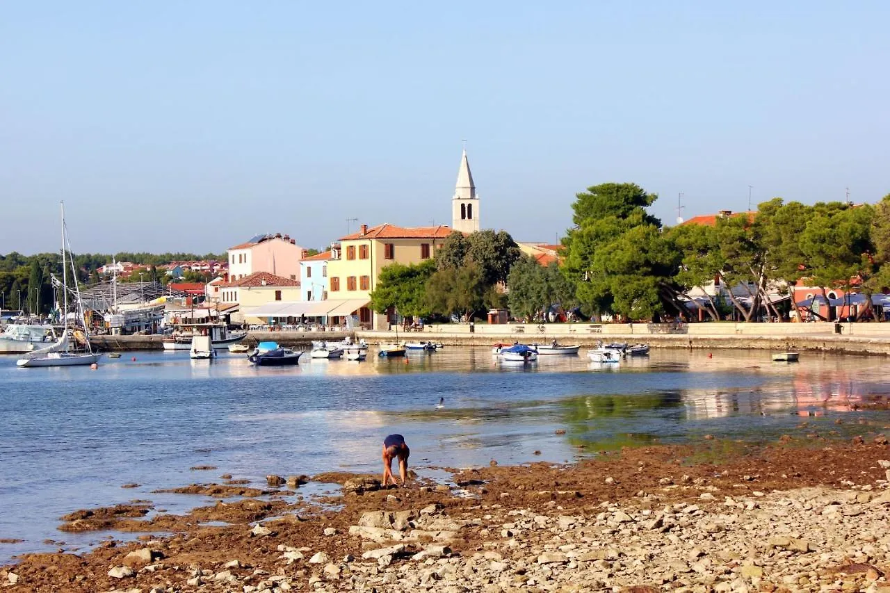 Apartments With A Parking Space Fazana - 18334 Croatia